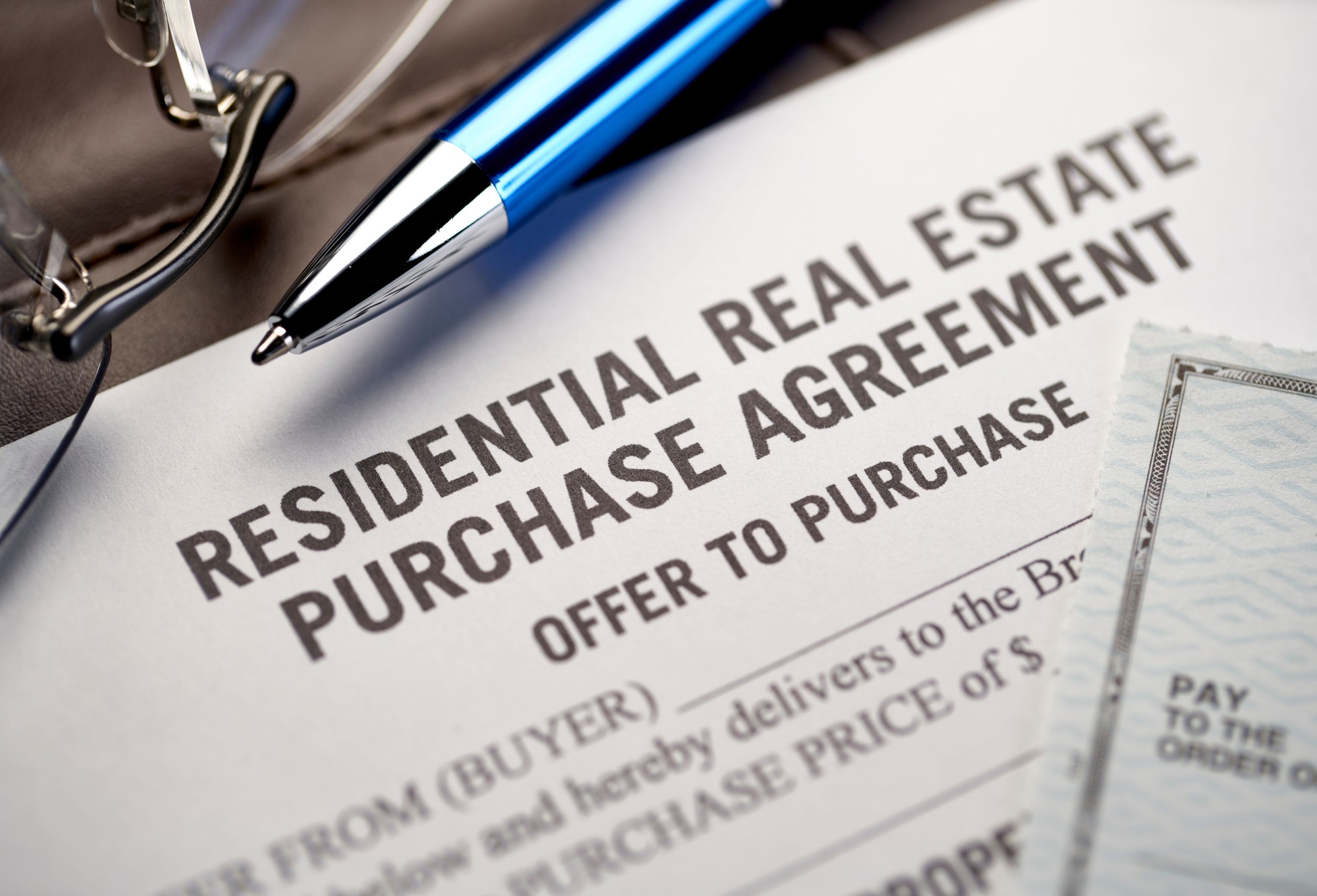 Real Estate Purchase Agreement & Contract: Legal Document for buying and selling real estate.